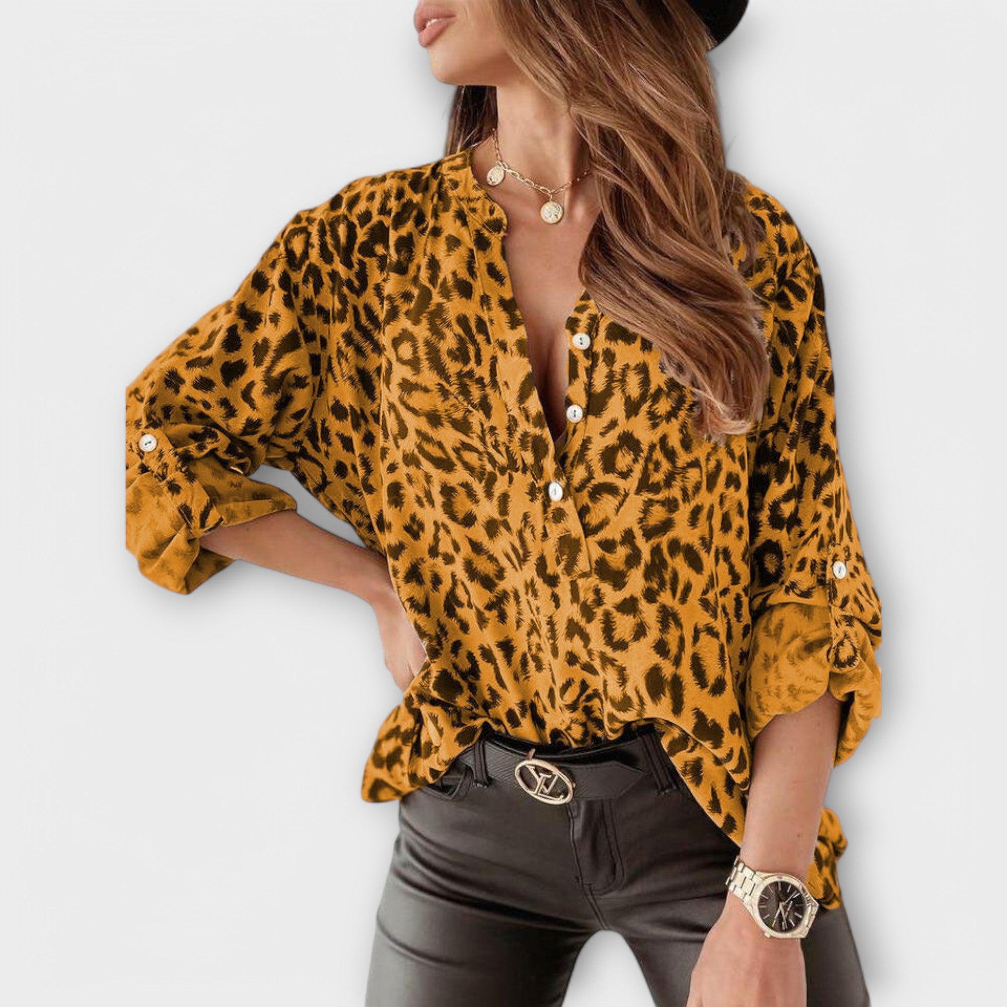 Elegant bluse med leopardmønster i blå nuancer