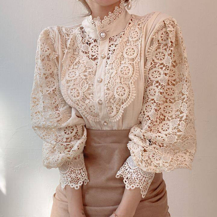 Klassisk Og Elegant Damebluse Med Blonde